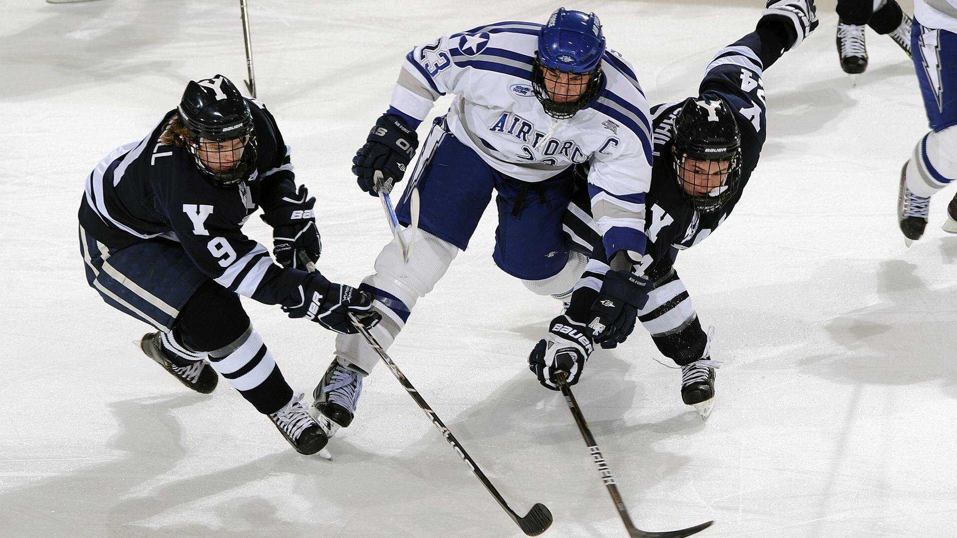 边路突击球员是否更依赖战术布置释放速度优势,边路进攻的主要原则